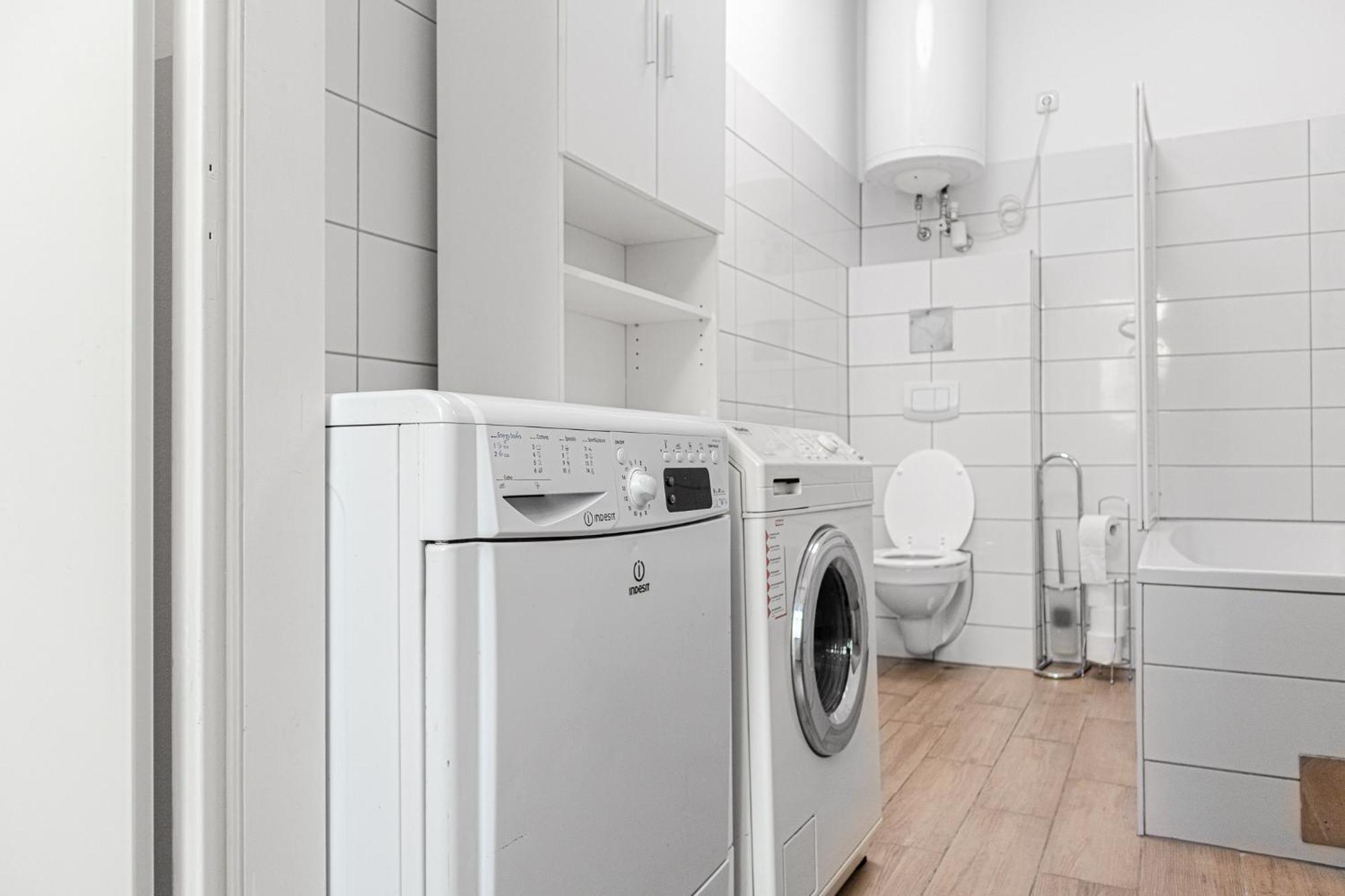 Lovely 2br Shared Apartment, Enkplatz U3, 15min To Center Vídeň