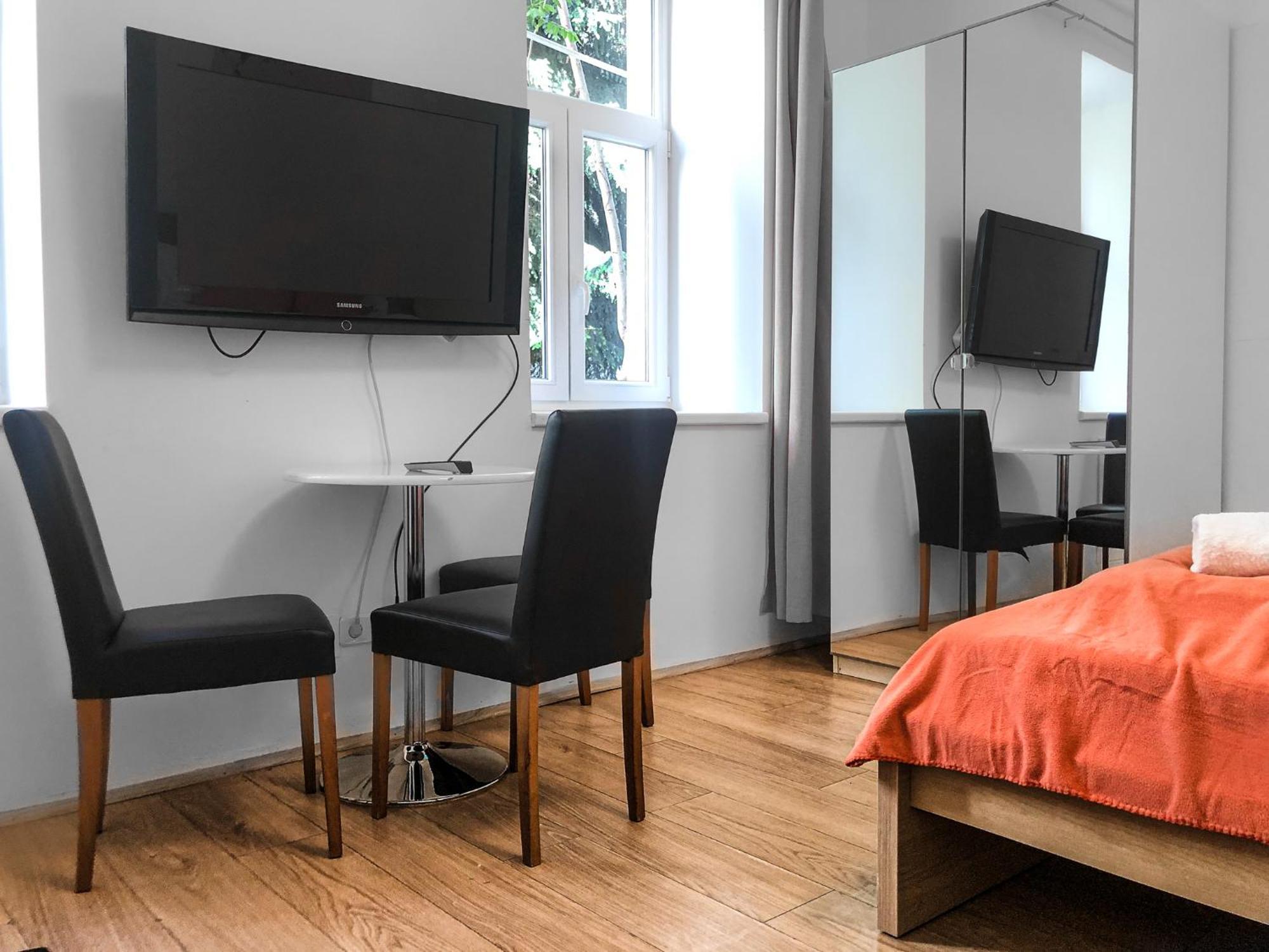Lovely 2br Shared Apartment, Enkplatz U3, 15min To Center Wenen